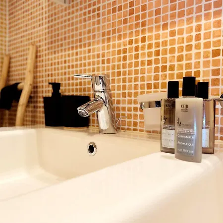 Au Travers Du Hublot Διαμέρισμα